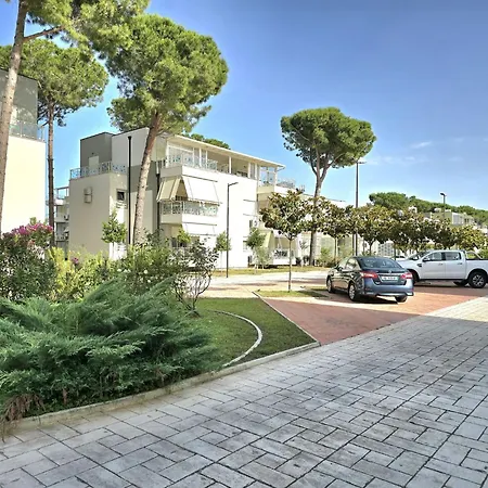 For Seven Guests * Plazhi San Pietro